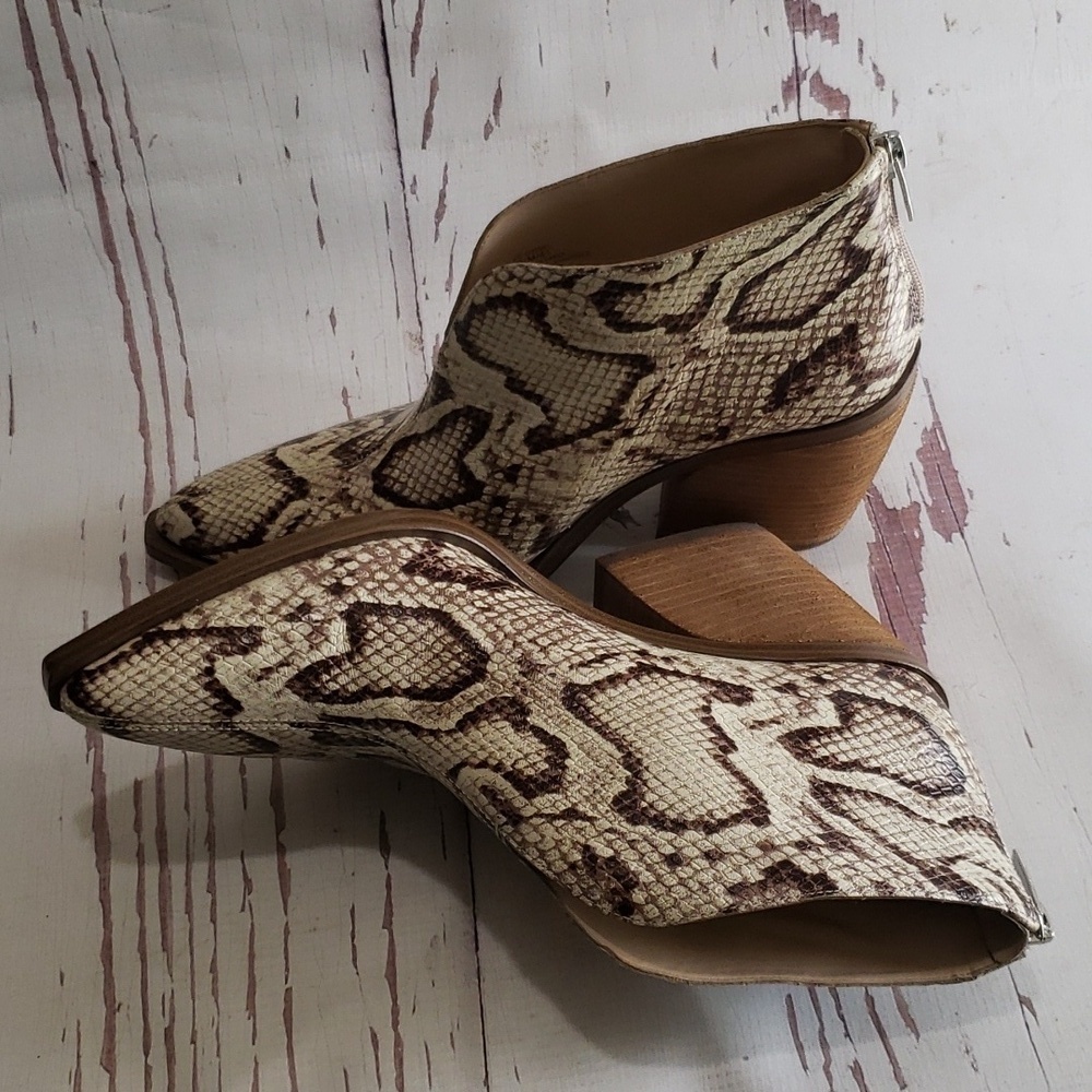 Vince Camuto 9.5 snake skin print block heel ankle boots - Picture 6 of 8